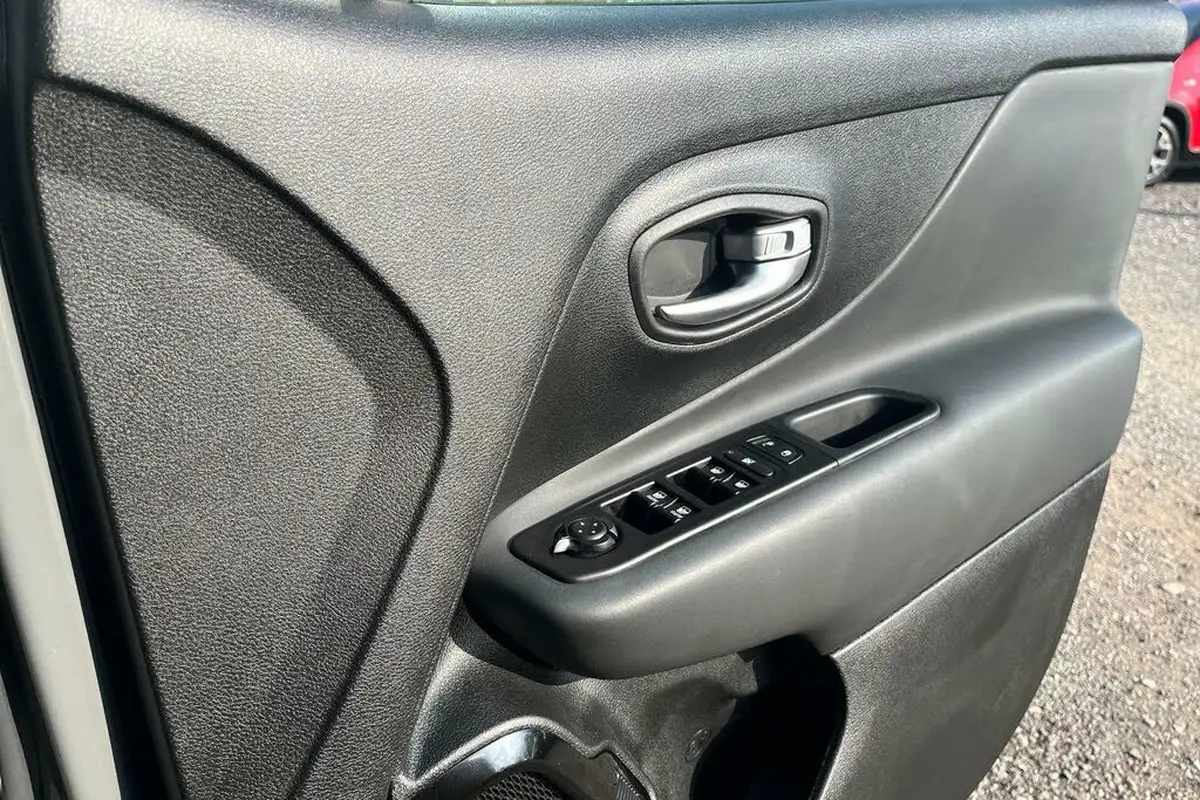 2021-jeep-renegade-10-gse-night-eagle-big-11