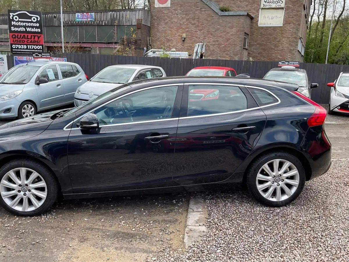 2014-volvo-v40-16td-d2-se-lux-big-73