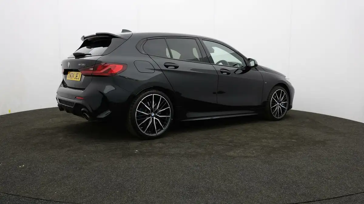 2024-bmw-1-series-20-m135i-xdrive-big-26
