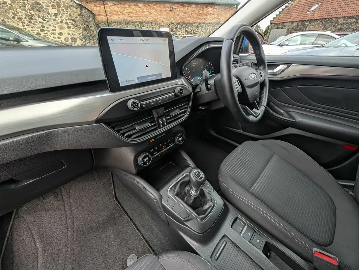 2019-ford-focus-10t-titanium-hatchback-big-10