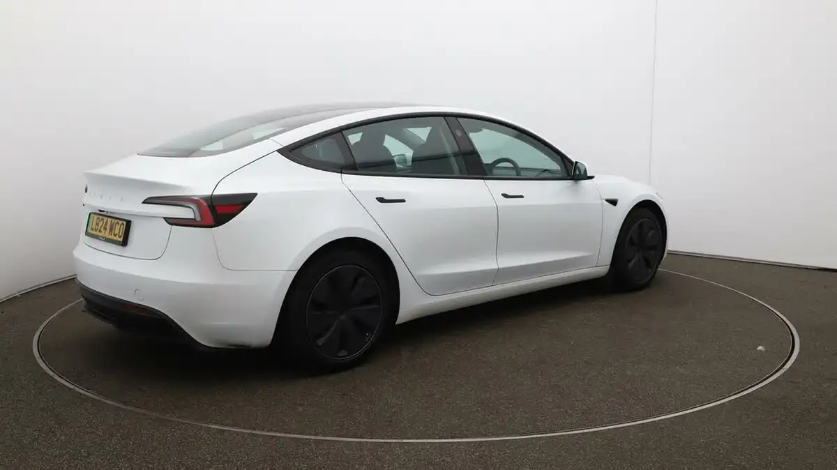2024-tesla-model-3-e-rwd-big-44
