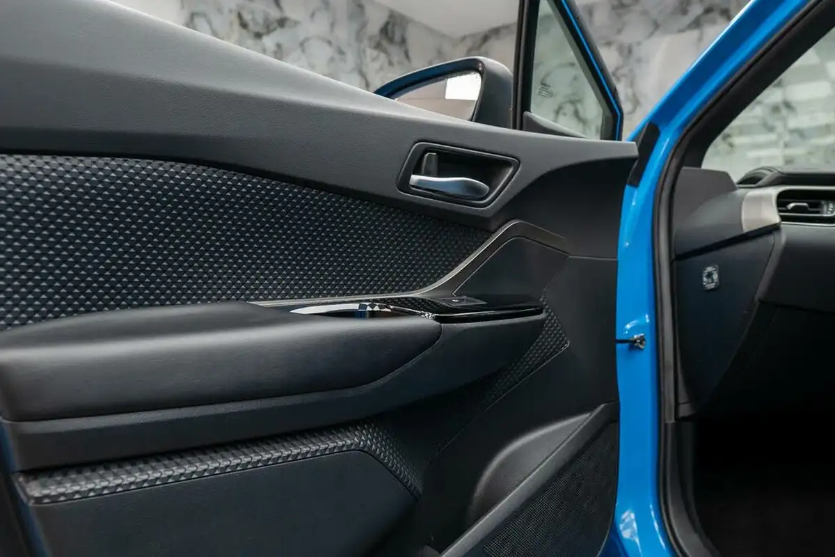2018-toyota-c-hr-18-vvt-i-design-big-31