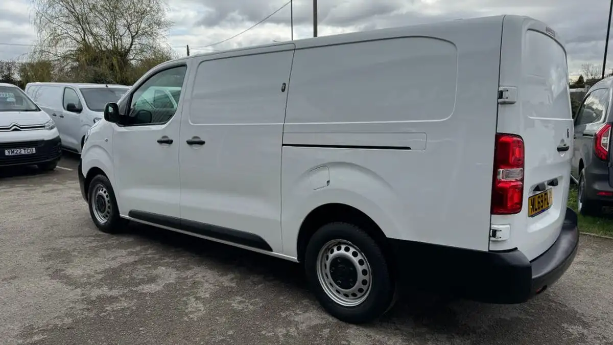 2019-vauxhall-vivaro-15td-2900-l2h1-dynamic-big-20