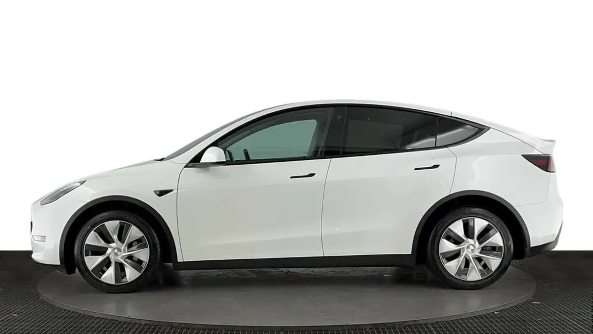 2022-tesla-model-y-e-long-range-big-6