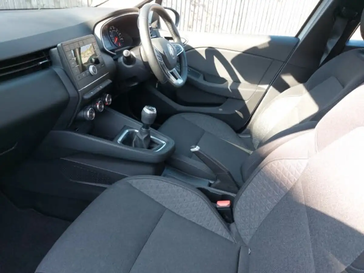2021-renault-clio-10-sce-play-75bhp-big-4