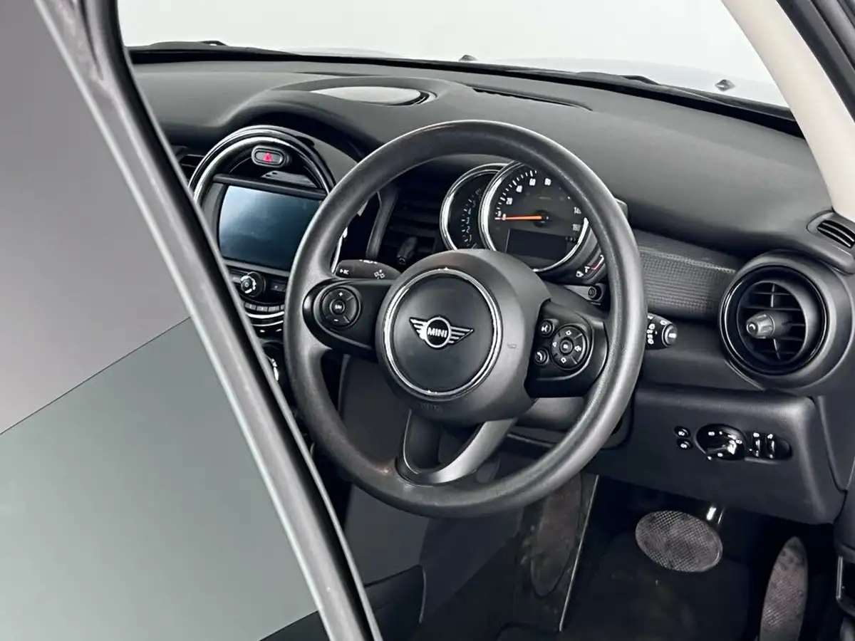 2019-mini-cooper-15-cooper-classic-hatchback-3d-auto-big-21