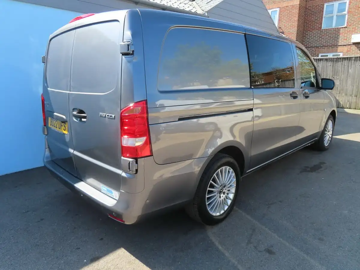 2022-mercedes-benz-vito-big-23