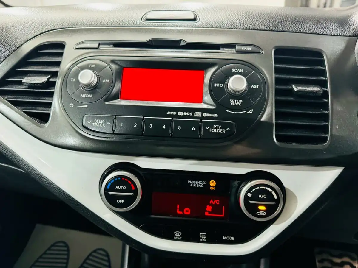 2014-kia-picanto-125-white-auto-big-14