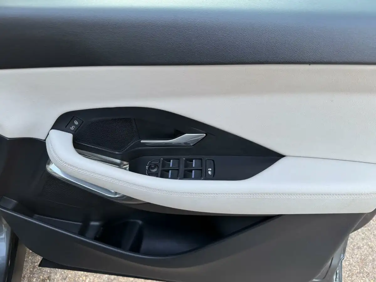 2019-jaguar-e-pace-20-i4d-r-dynamic-s-150ps-awd-auto-big-25