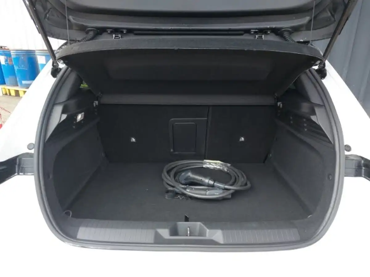 2023-vauxhall-astra-16-gse-180ps-hatchback-big-7
