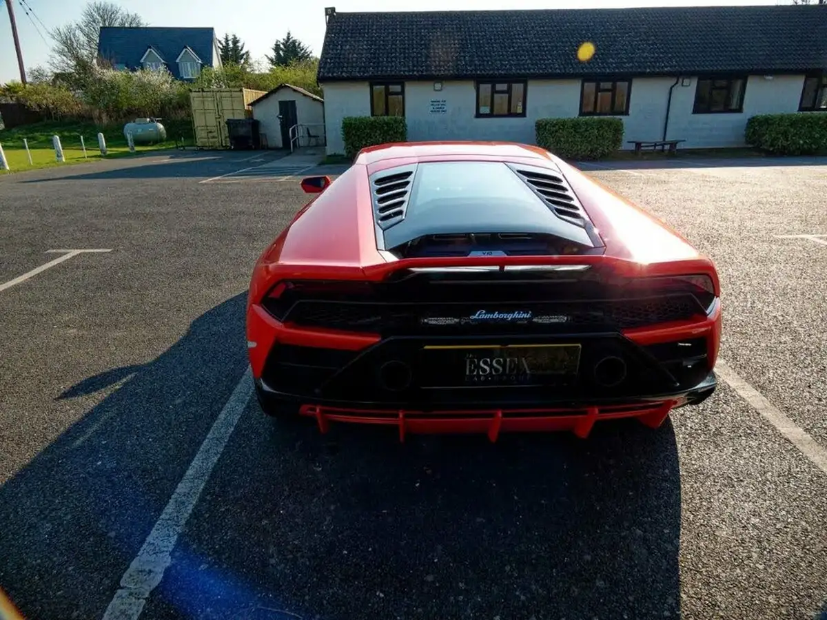 2019-lamborghini-huracan-52-evo-coupe-big-22