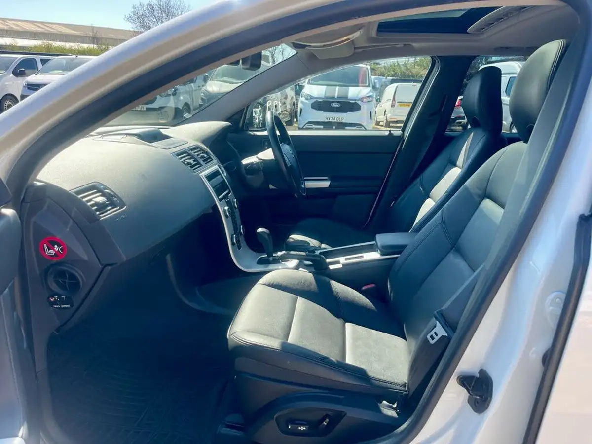 2011-volvo-v50-big-12