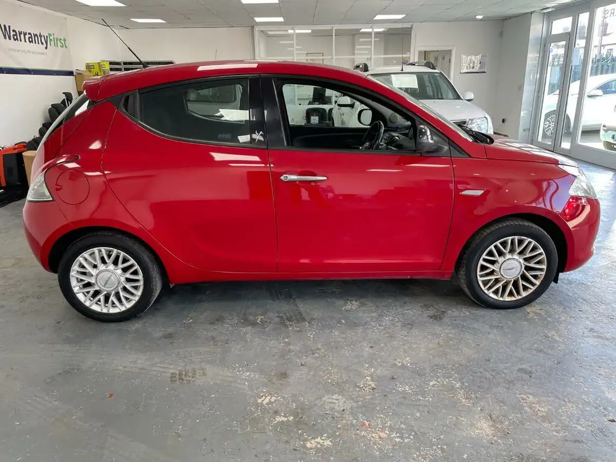 2013-chrysler-ypsilon-12-se-big-5