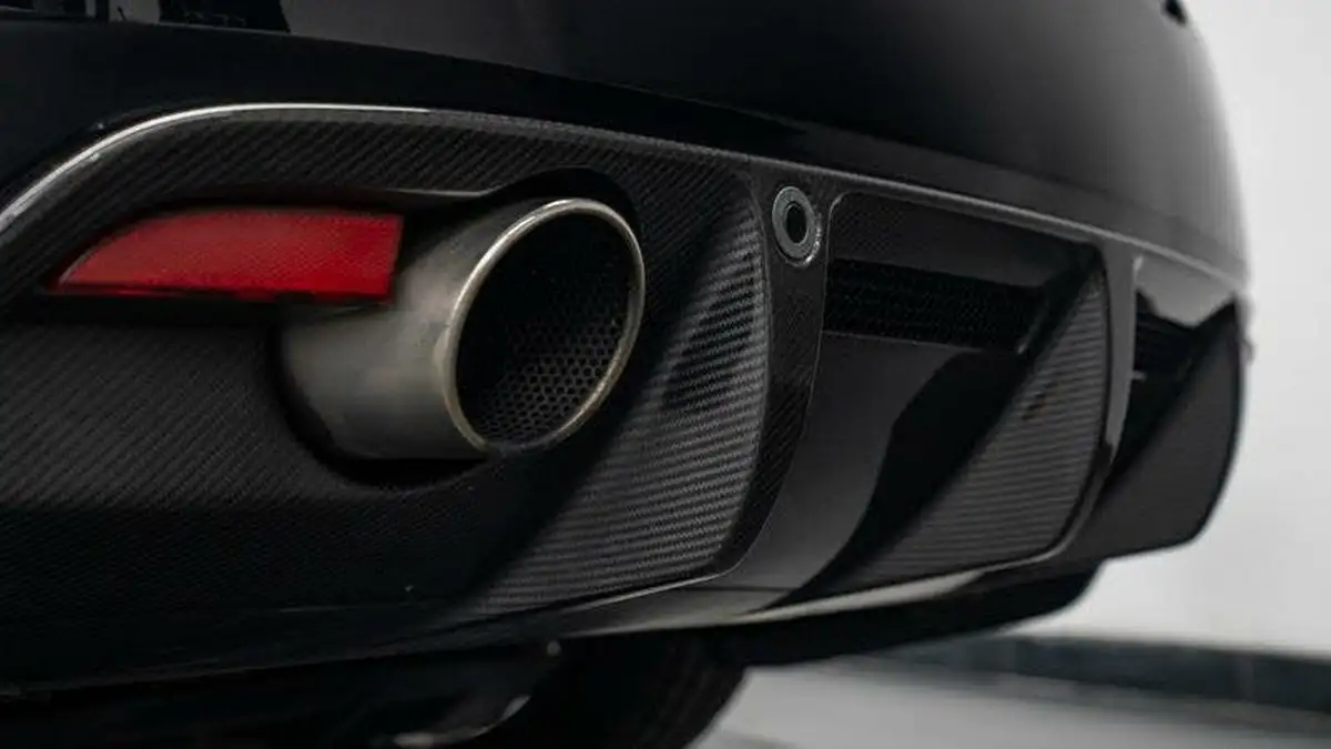 2011-aston-martin-dbs-60-touchtronic-big-20