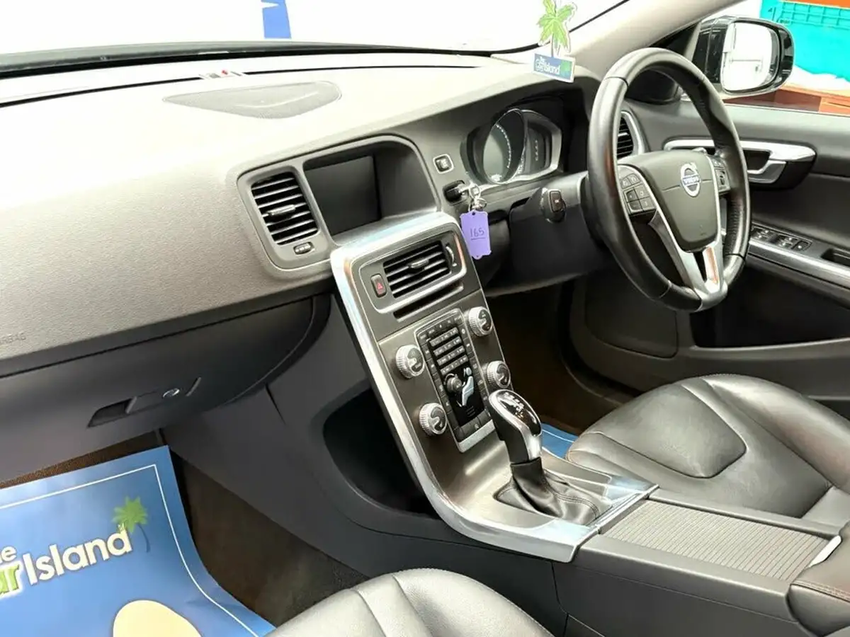 2016-volvo-v60-20td-d4-cross-country-lux-geartronic-big-3