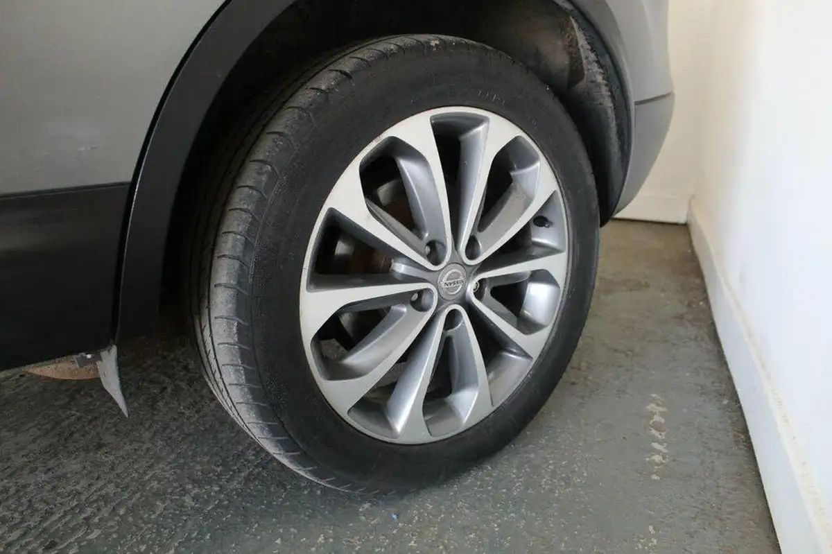 2011-nissan-qashqai2-16td-tekna-ss-4wd-big-52