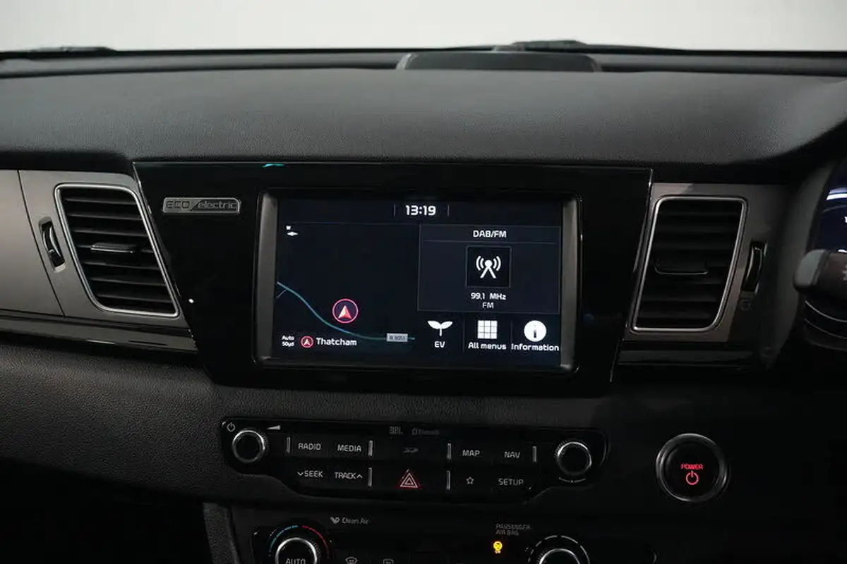 2019-kia-e-niro-ev-first-edition-big-34