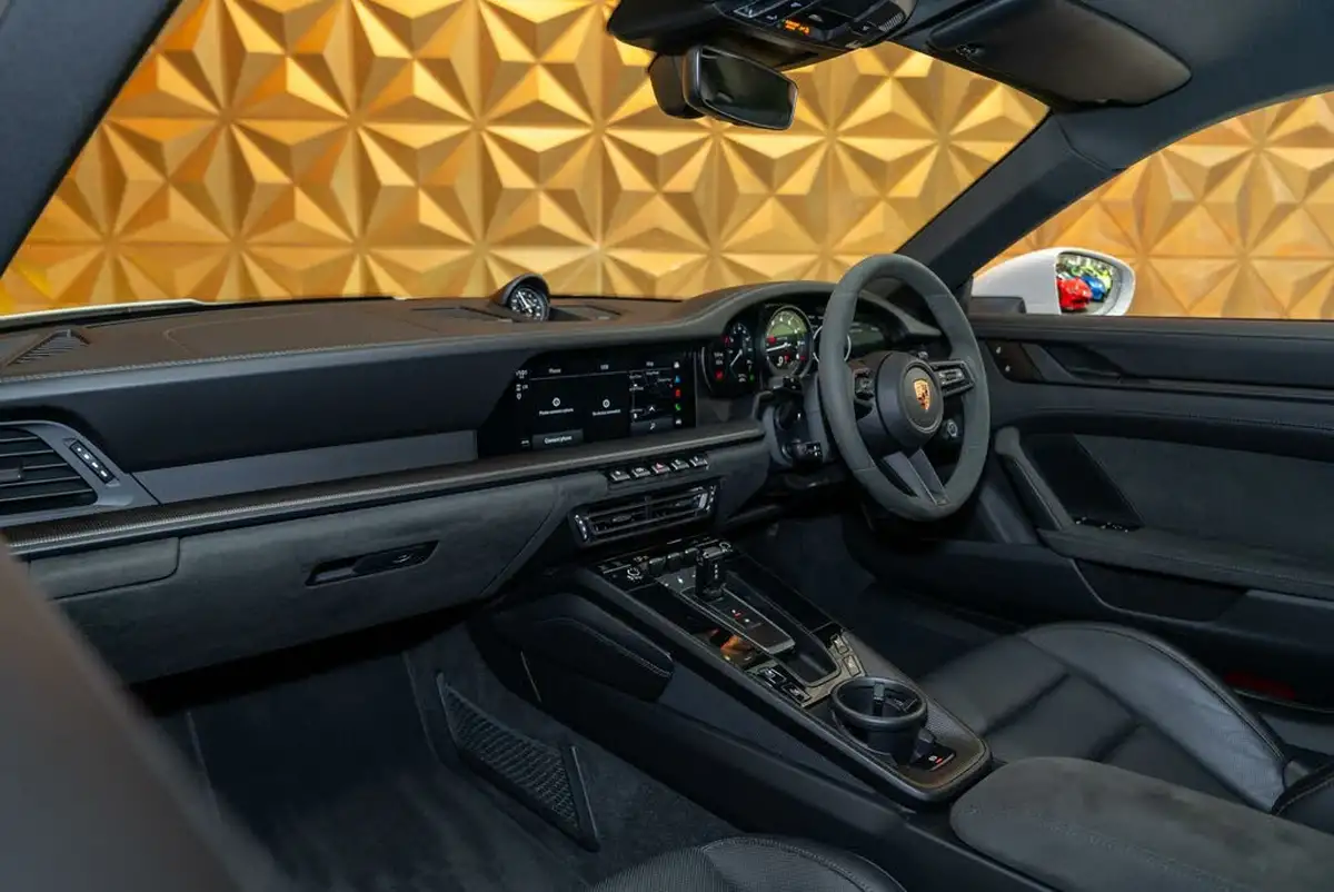 2023-porsche-911-30-carrera-4-gts-coupe-pdk-big-34
