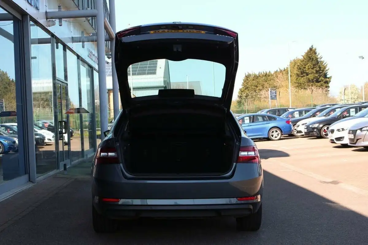2015-skoda-superb-20tdi-scr-laurin-klement-190ps-hatchback-dsg-big-9