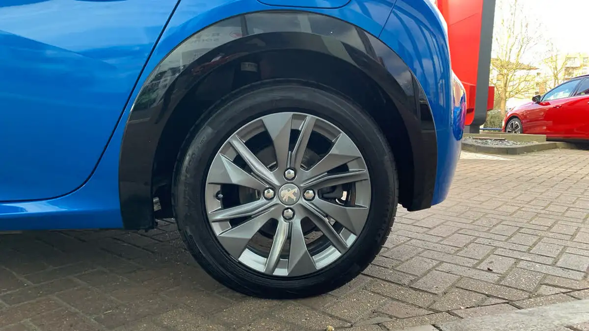 2022-peugeot-208-e-allure-premium-big-14
