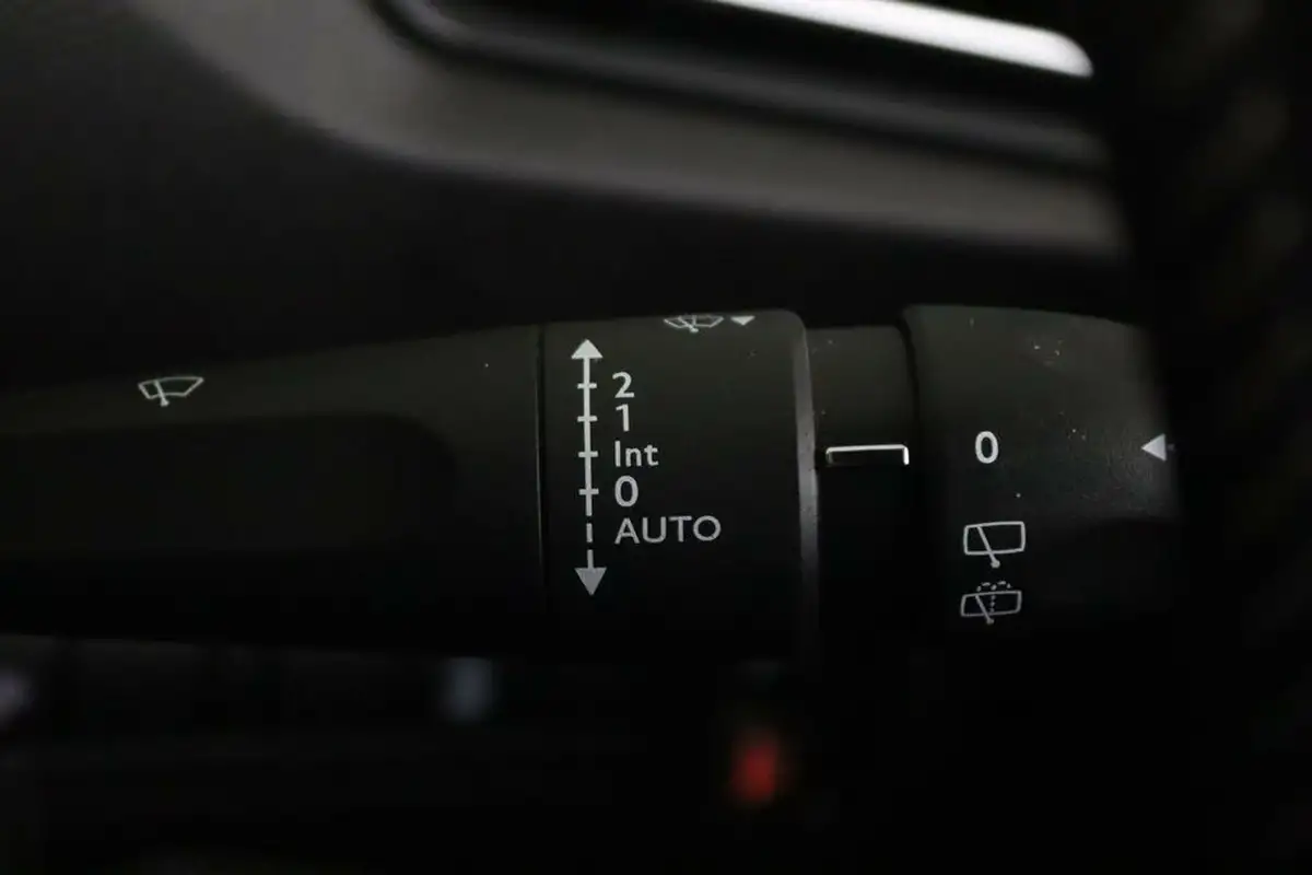 2019-peugeot-308-12-puretech-allure-130bhp-big-19