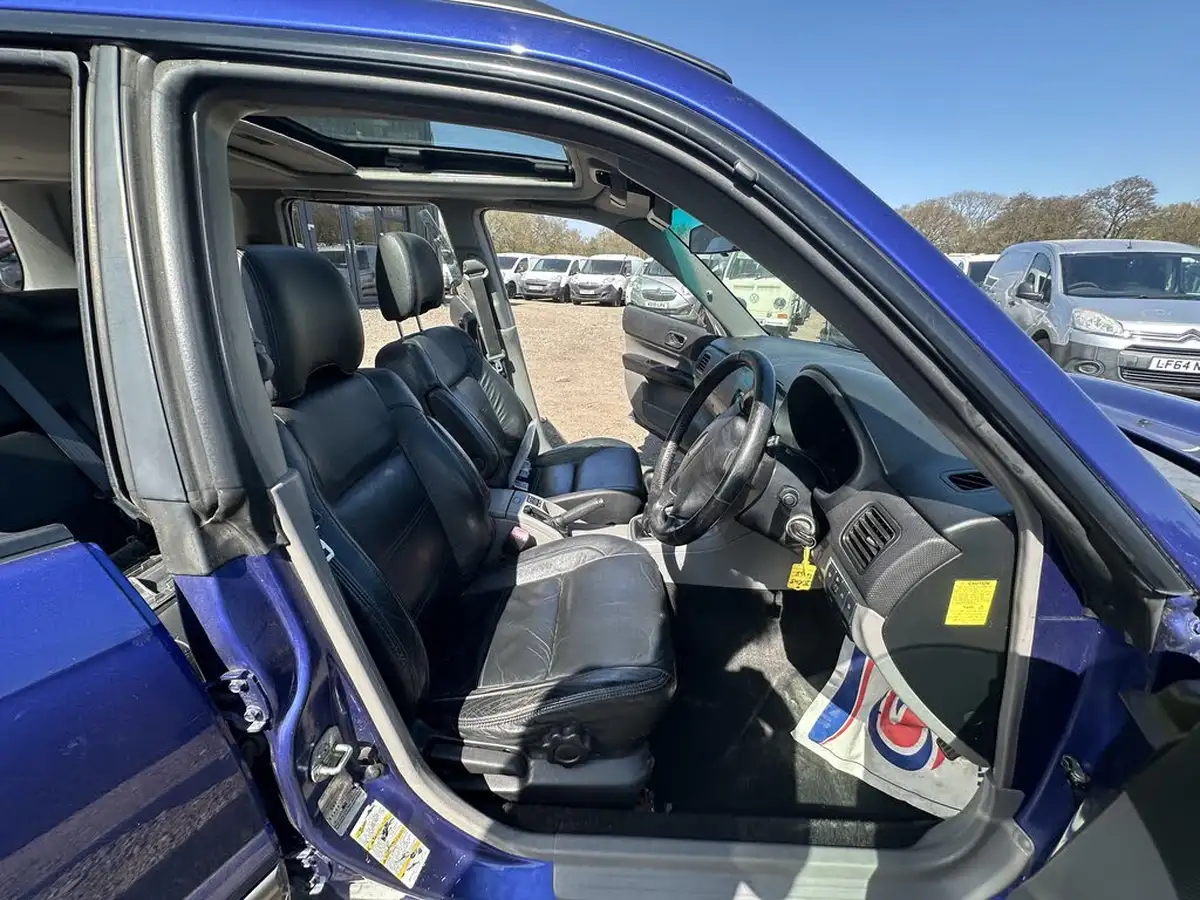 2005-subaru-forester-20-xt-leather-inserts-big-7