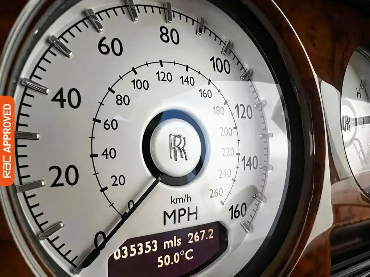 2012-rolls-royce-phantom-67-big-22
