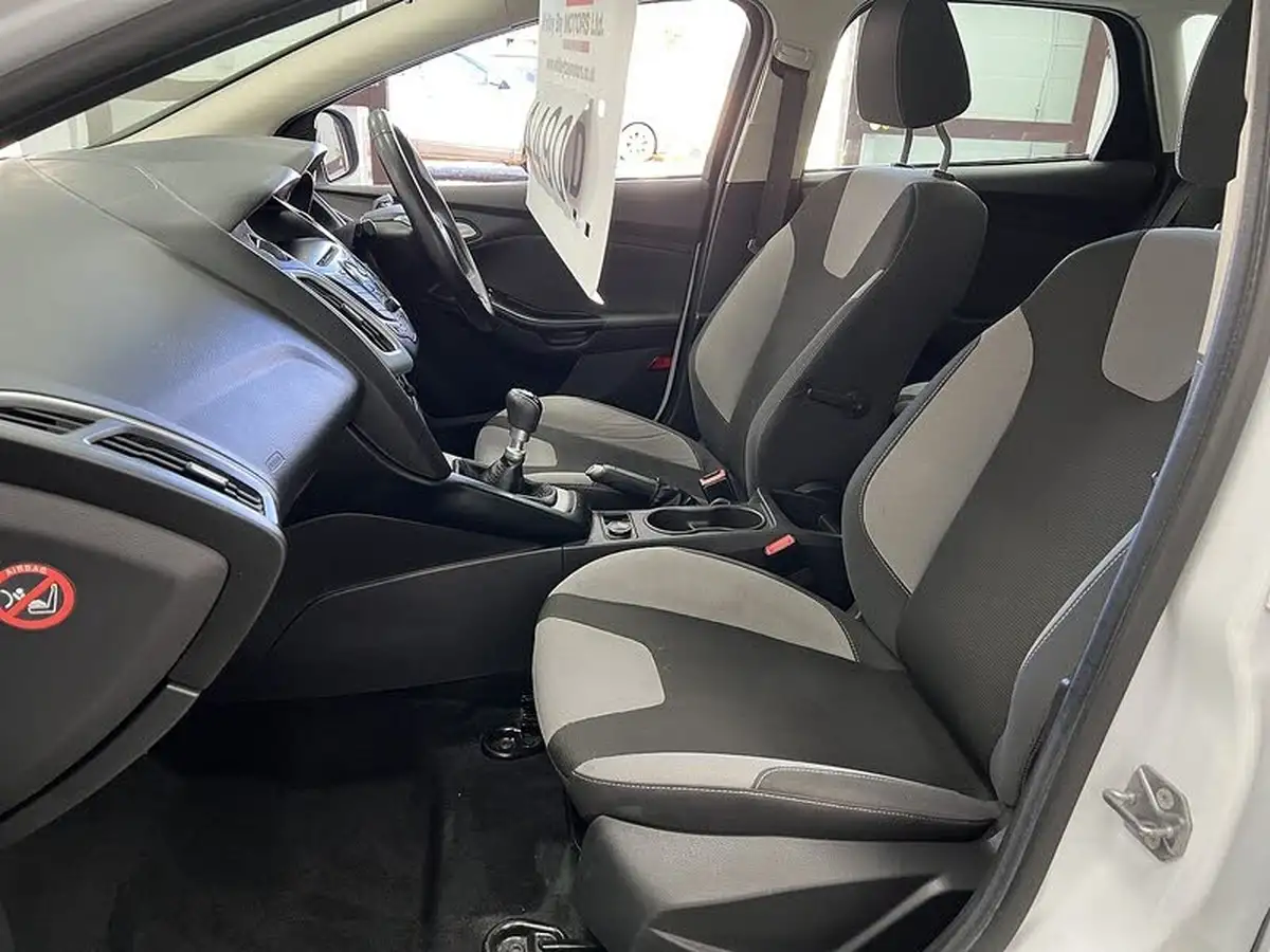 2013-ford-focus-16tdci-zetec-115ps-estate-big-15