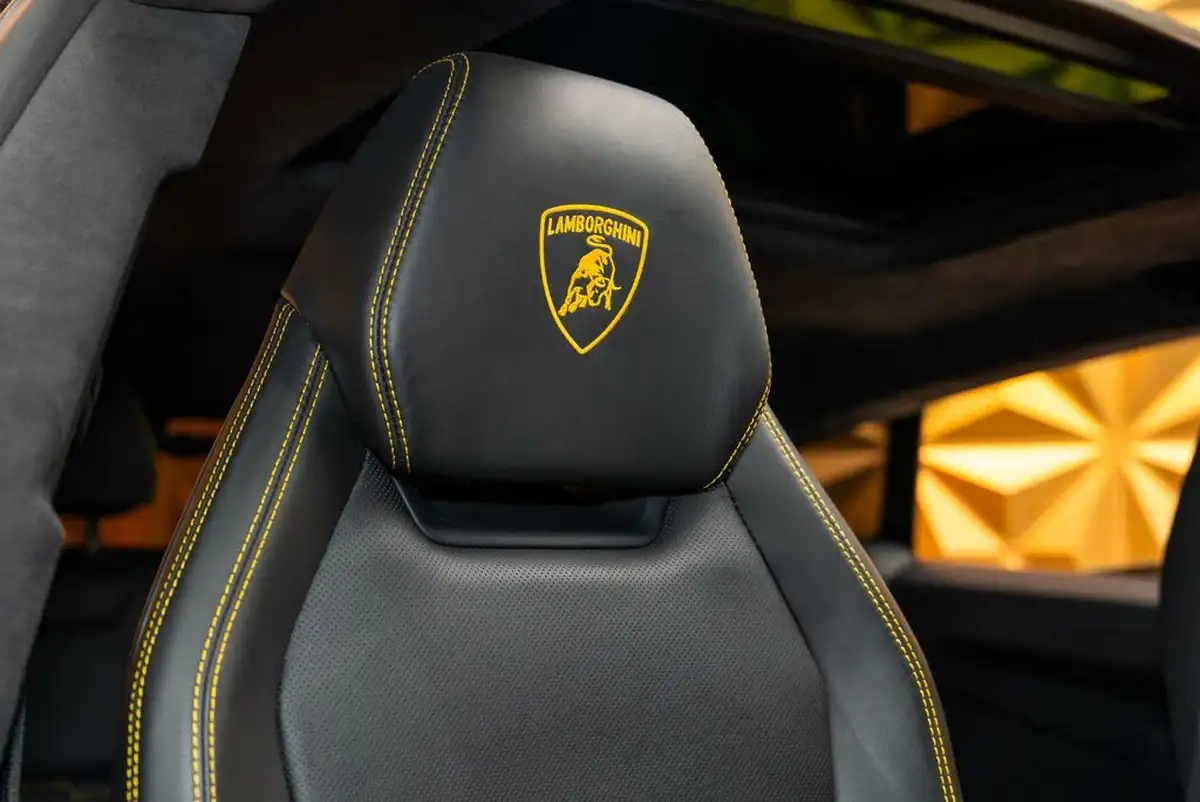 2021-lamborghini-urus-40-no-trim-big-10