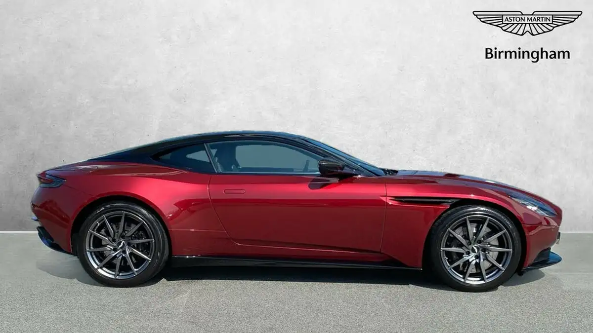2019-aston-martin-db11-40-v8-big-11