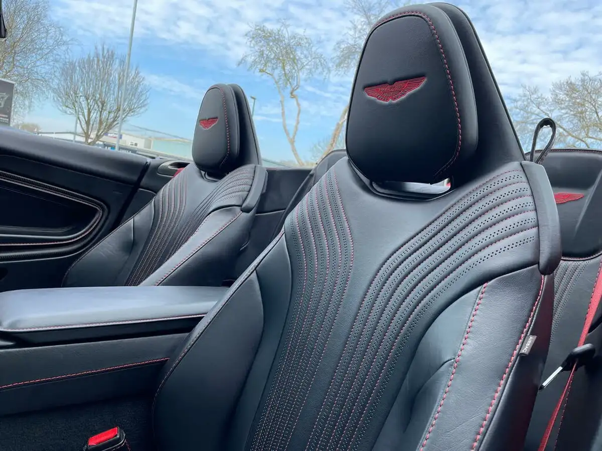 2019-aston-martin-db11-40-v8-big-29