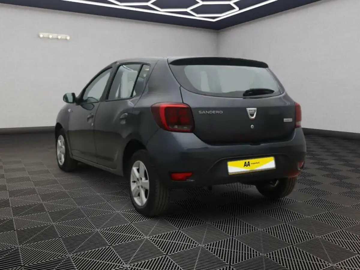 2017-dacia-sandero-15dci-laureate-big-3