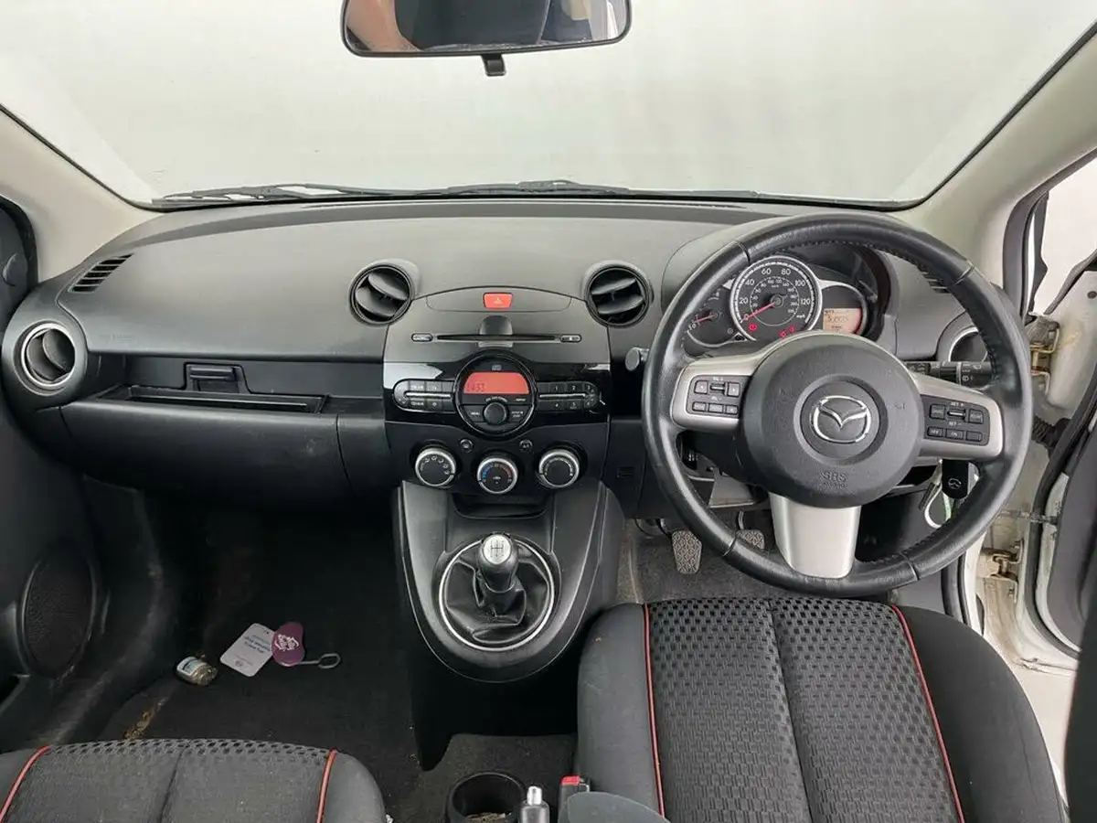 2011-mazda-mazda2-15-sport-102bhp-3d-big-7