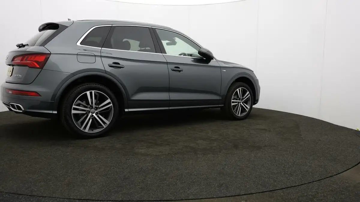 2020-audi-q5-20-55-tfsi-e-s-line-competition-big-26