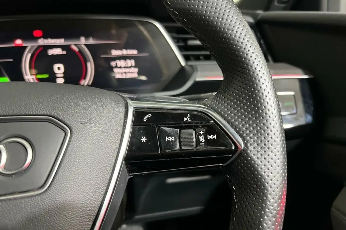 2021-audi-e-tron-e-station-wagon-big-24