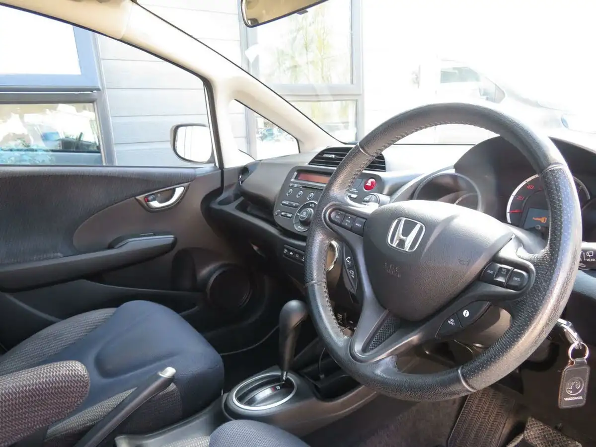 2013-honda-jazz-14-ex-cvt-big-8