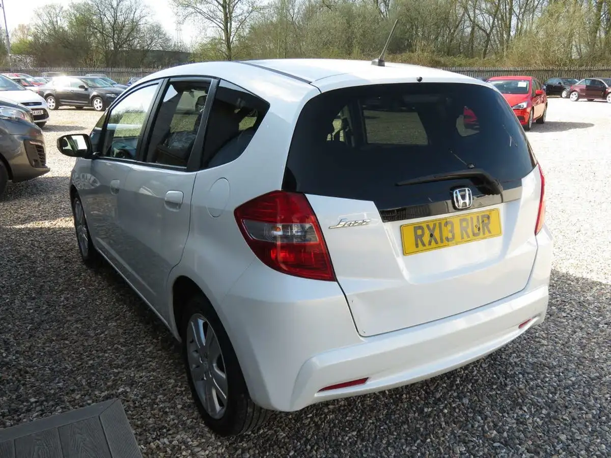 2013-honda-jazz-14-ex-cvt-big-32