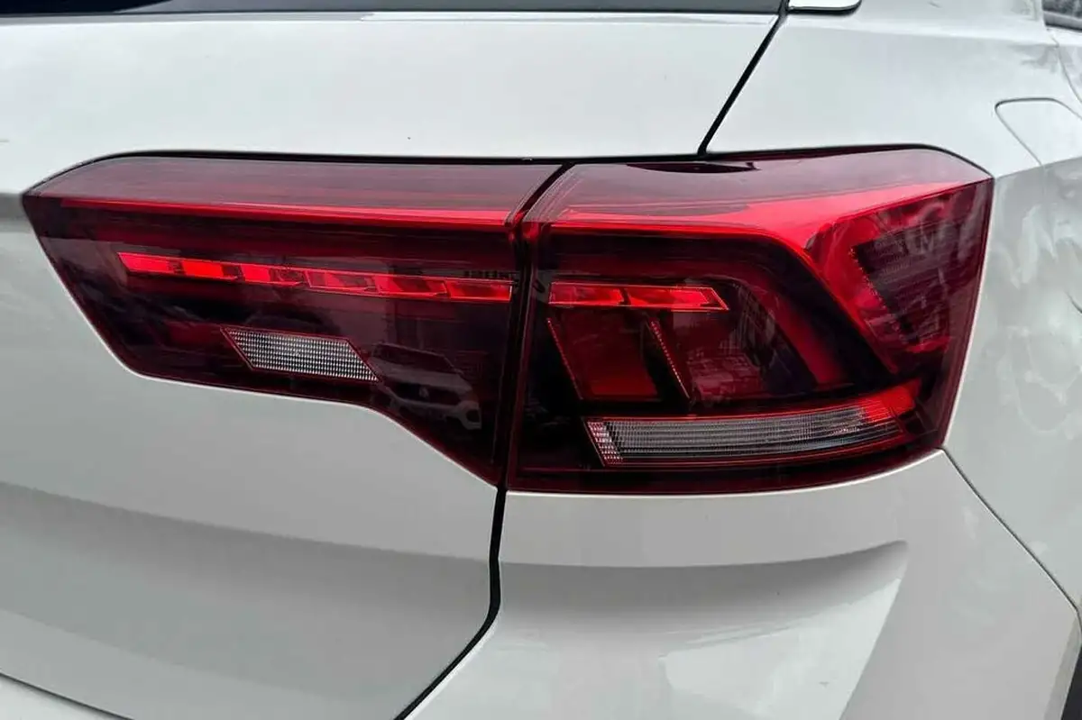 2022-volkswagen-t-roc-20-tsi-r-big-18