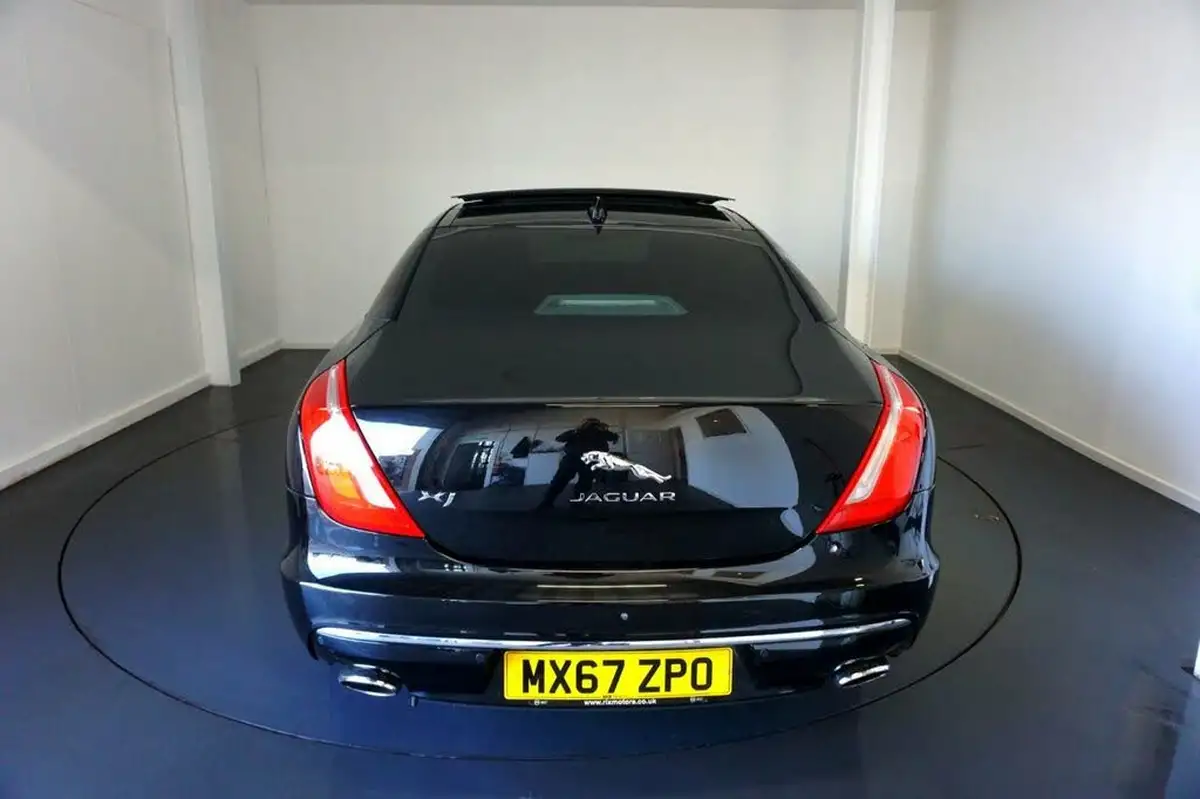 2017-jaguar-xj-series-30td-xj-portfolio-swb-big-6