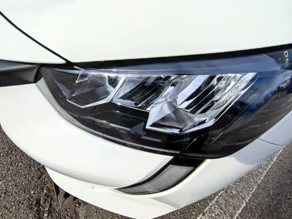 2022-peugeot-208-12-puretech-allure-premium-100bhp-big-11