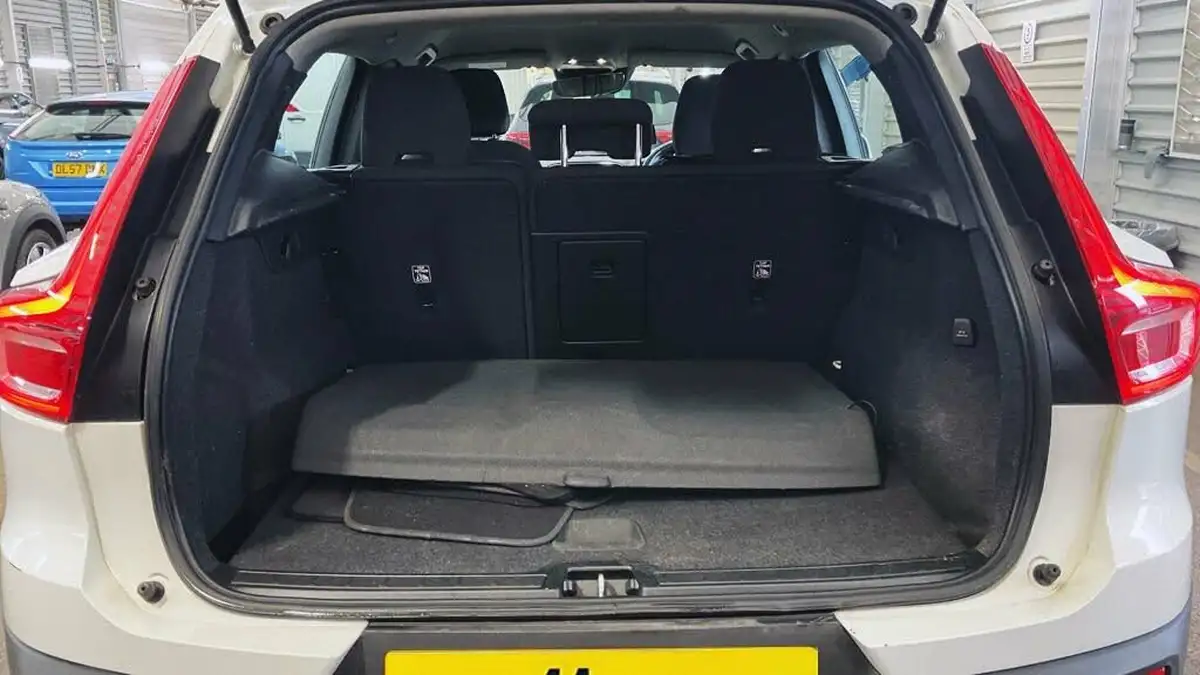 2021-volvo-xc40-15-t3-momentum-161bhp-big-8
