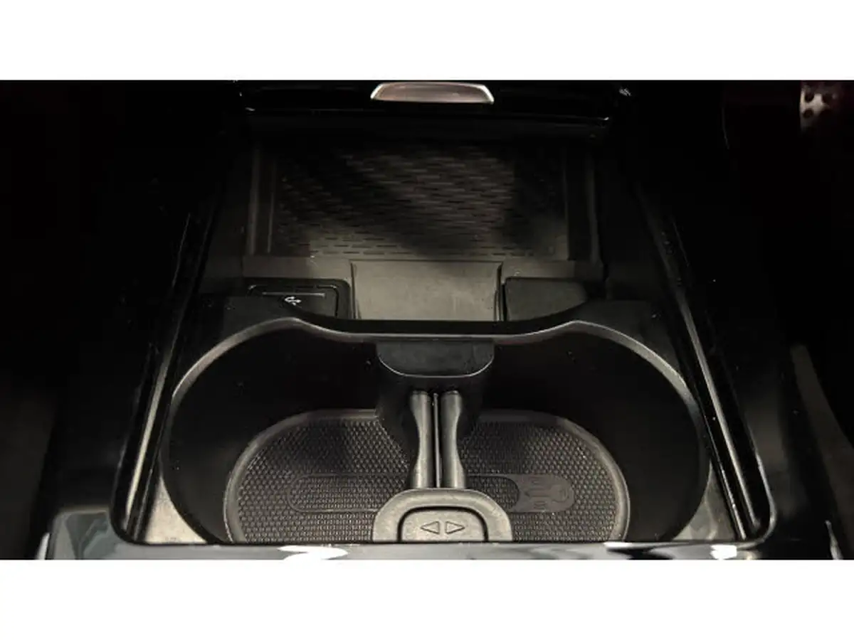2023-mercedes-benz-cla-13-cla-200-amg-line-premium-coupe-4d-big-32