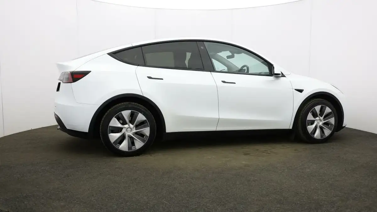2023-tesla-model-y-e-rwd-big-44