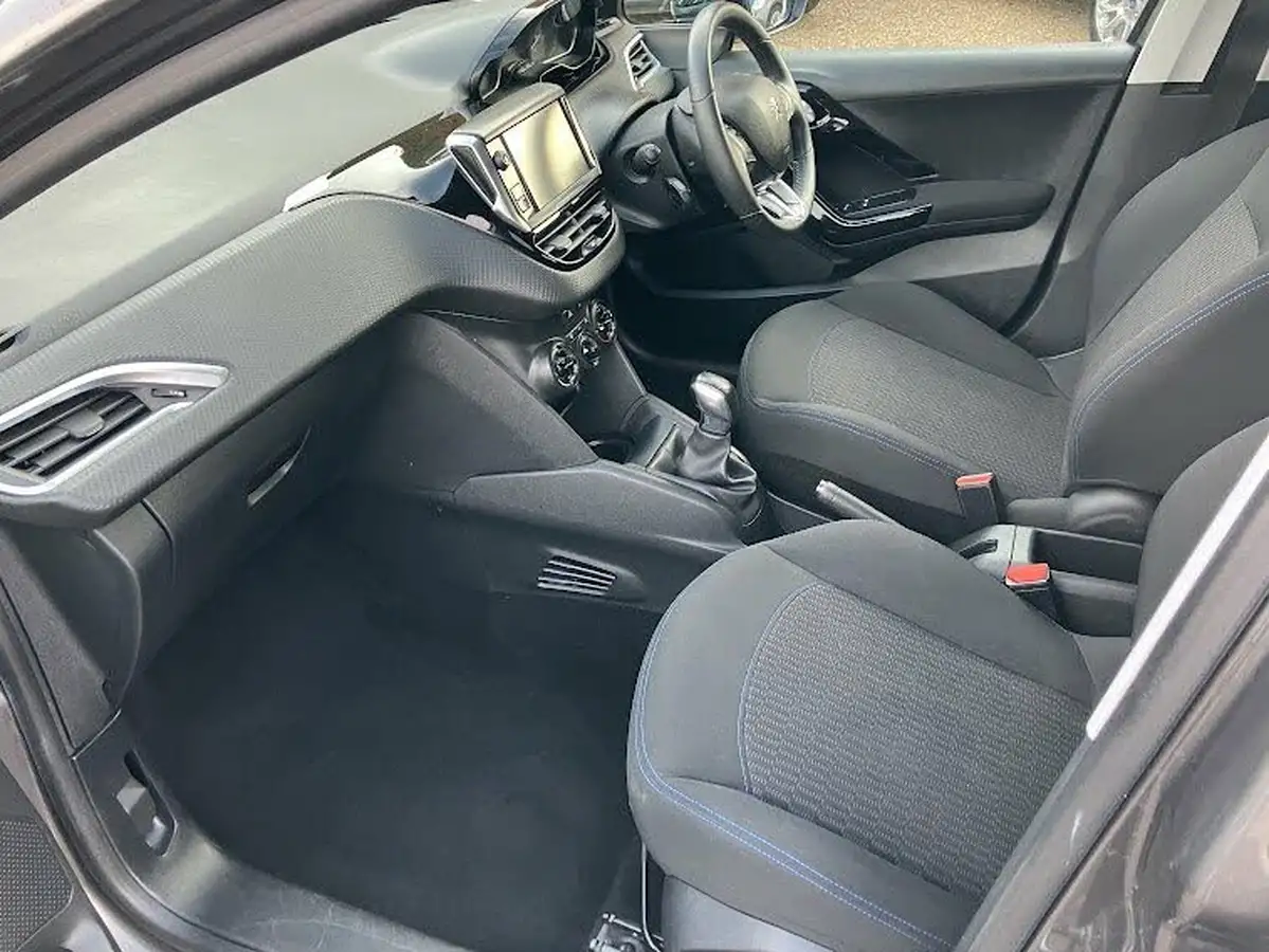 2019-peugeot-208-12-puretech-signature-big-20