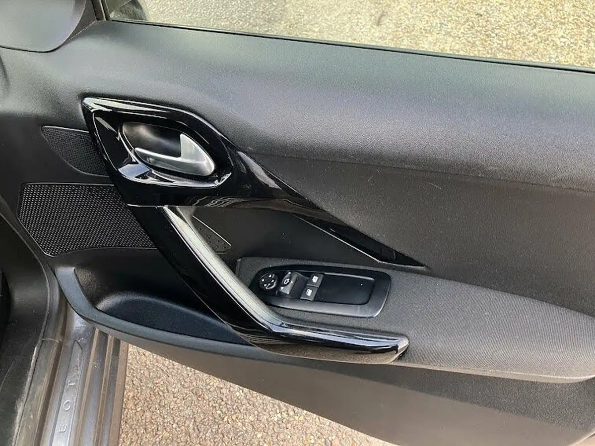 2019-peugeot-208-12-puretech-signature-big-16