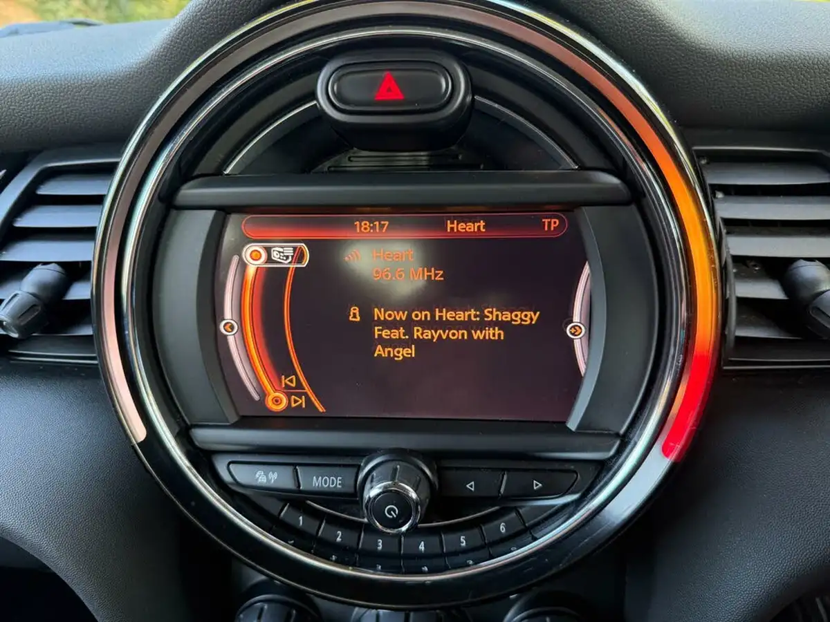 2015-mini-cooper-12-one-ss-5d-big-19