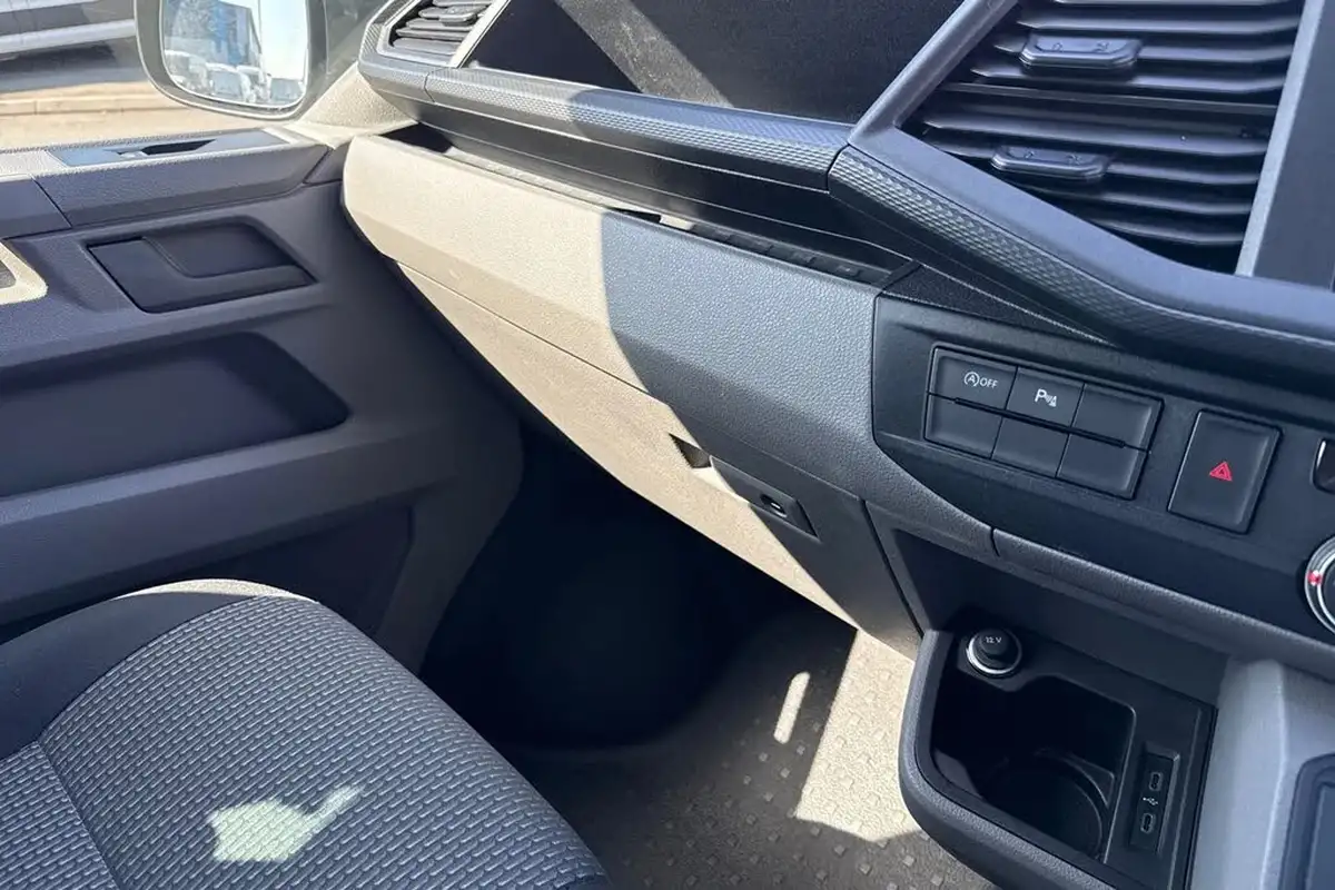 2024-volkswagen-transporter-big-18