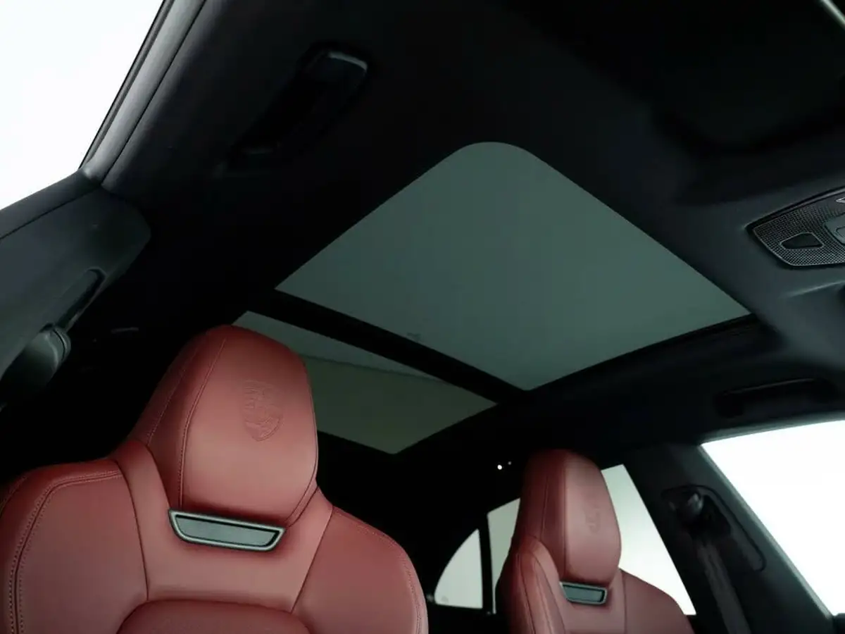 2024-porsche-macan-e-4-electric-big-18