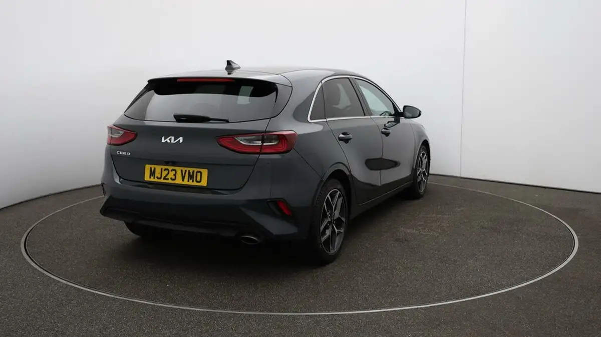 2022-kia-ceed-15-t-gdi-3-hatchback-big-47