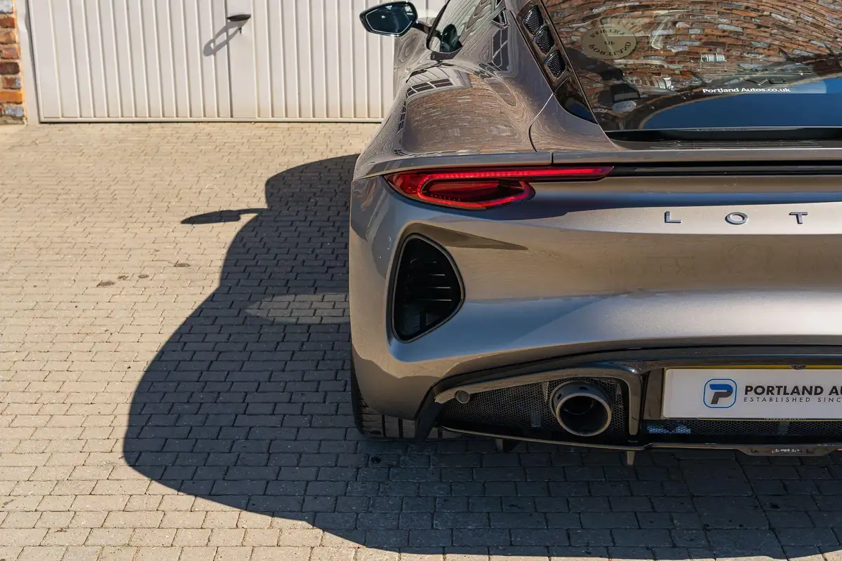 2023-lotus-emira-35-first-edition-v6-big-14